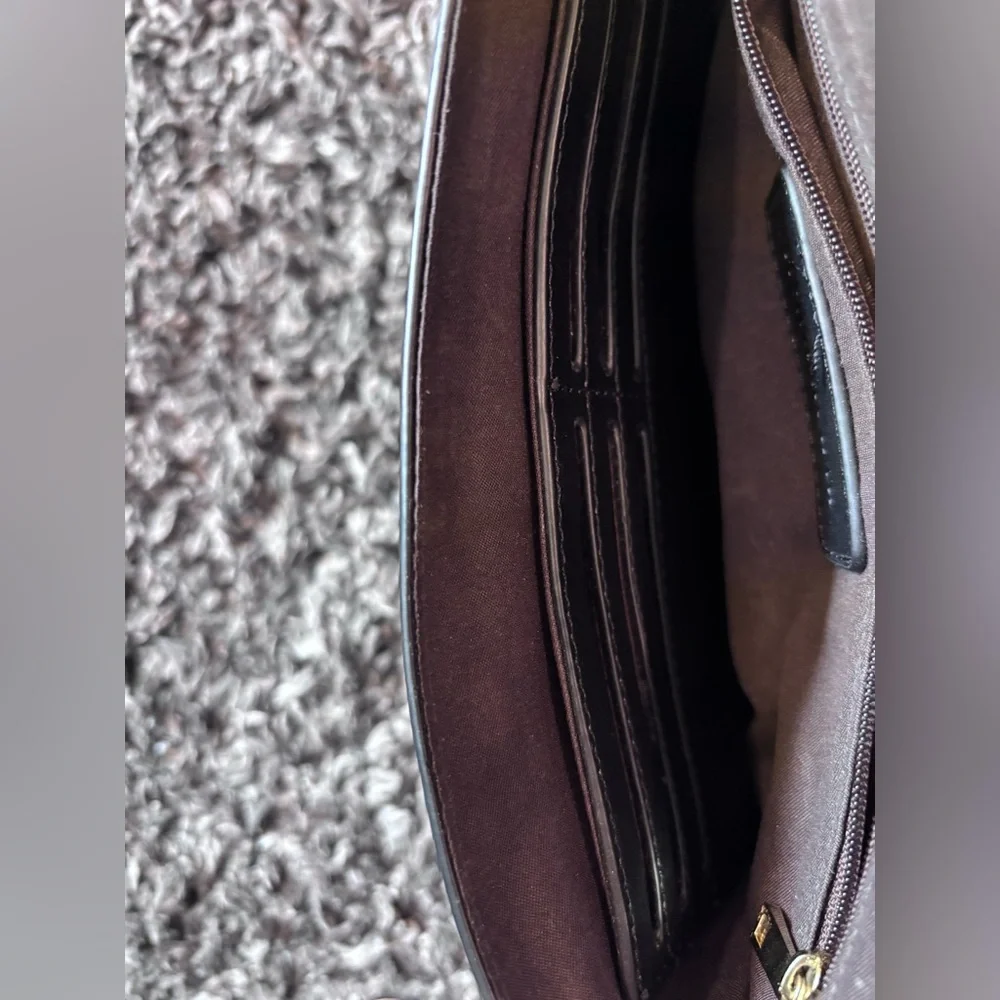 Mellow World Vibrant Clutch - Picture 5 of 8